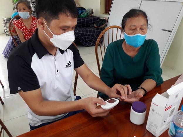 Câu lạc bộ Liên thế hệ Tự giúp nhau ở Ninh Bình với hoạt động sàng lọc các bệnh tăng huyết áp và đái tháo đường