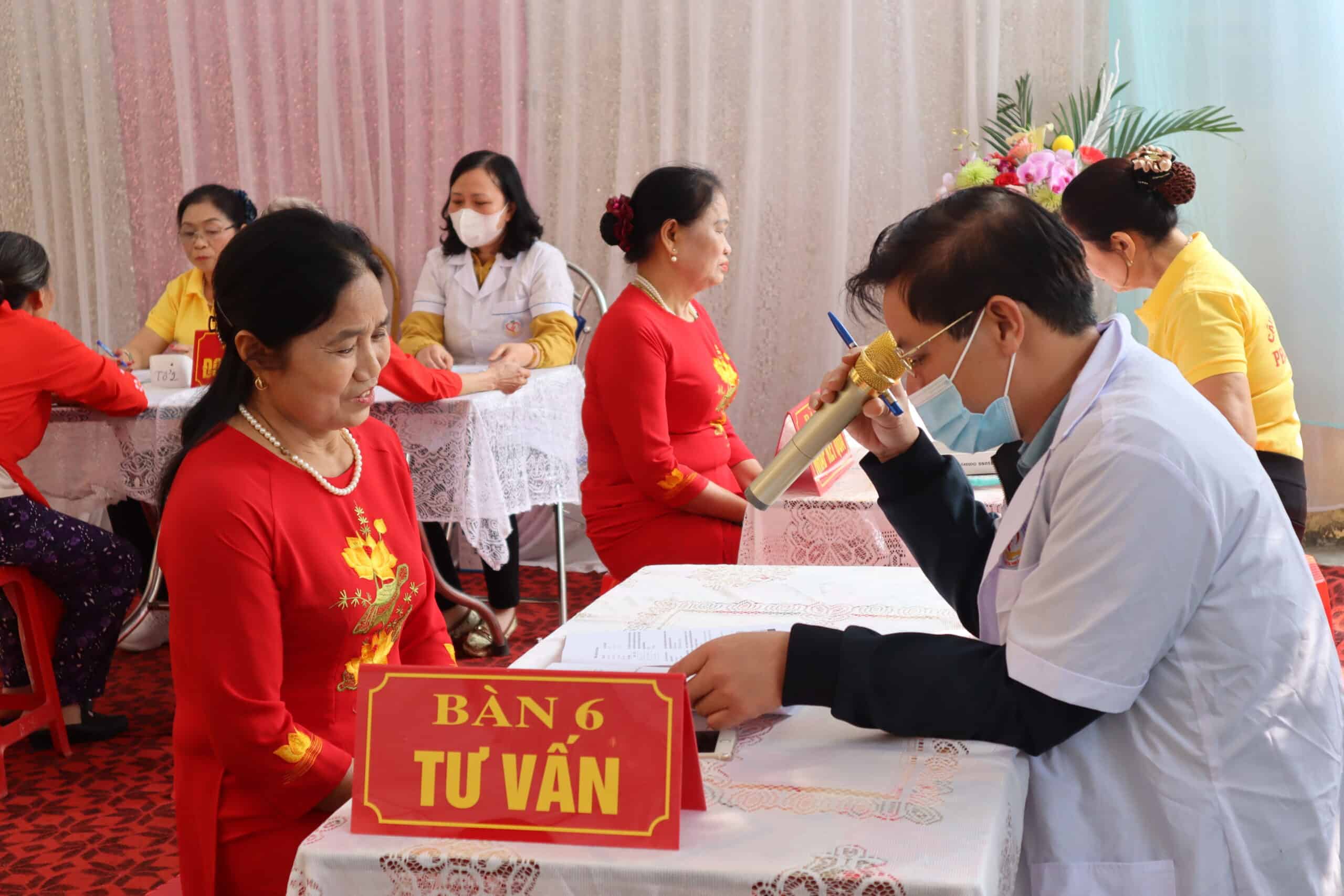 Tham quan học tập và trao đổi kinh nghiệm về hoạt động quản lý và dự phòng bệnh không lây nhiễm tại Ninh Bình