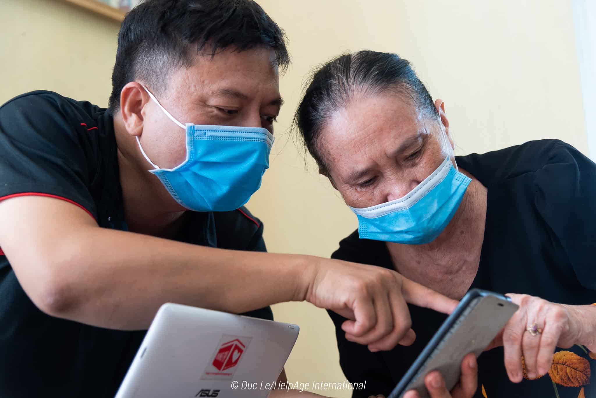 Training workshop on Smartphone usage for older people in Tan Xuan