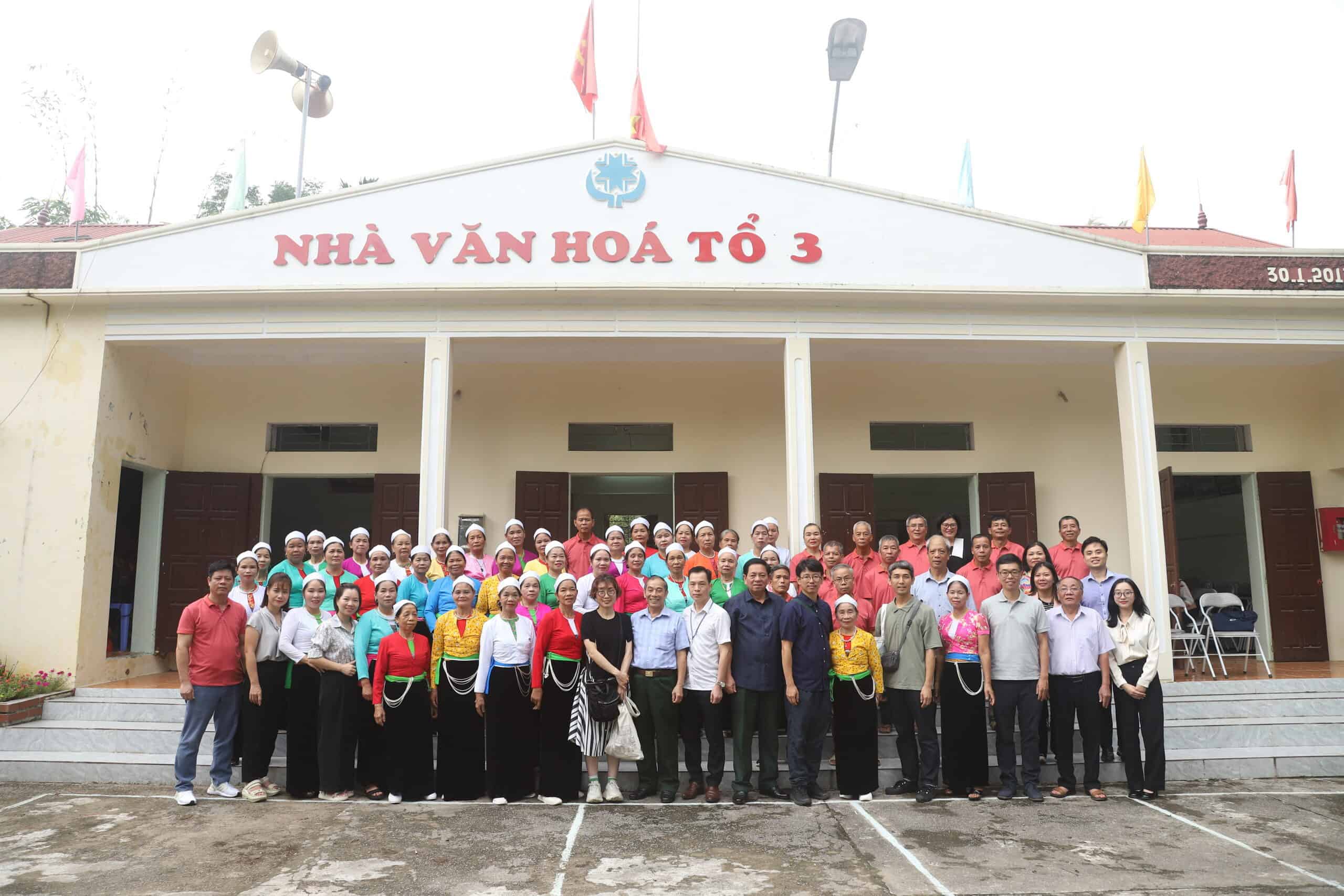 Đoàn công tác Quỹ Giao lưu Quốc tế Nhật Bản tới thăm mô hình Câu lạc bộ Liên thế hệ Tự giúp nhau tại Hòa Bình